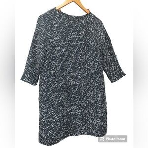 Banana Republic navy and white shift dress
